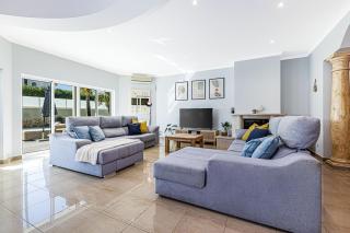 Quiet Villa Near The Beach, Opcional Heated Pool - 3