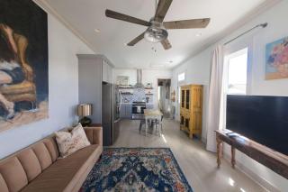 Sunflower Cottage Downtown - 4