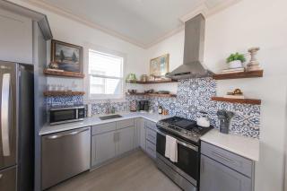 Sunflower Cottage Downtown - 1