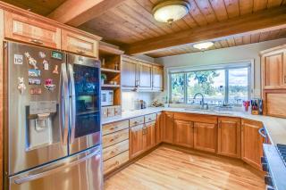 Serene 3BR Home in Kent with Modern Comforts - 2