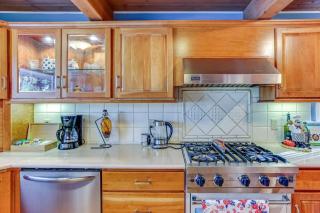 Serene 3BR Home in Kent with Modern Comforts - 1