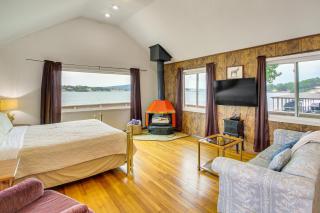 Shared Dock, Lake Hamilton Views Waterfront Abode - 0