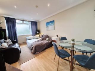 Highgate apartment - Feel right at home, spacious and convenient - 5mins from tube - 7