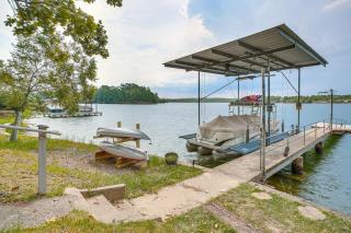 Shared Dock, Lake Hamilton Views Waterfront Abode - 7