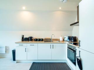 Sleek one-bedroom apartment next to Leeds Arena - 4
