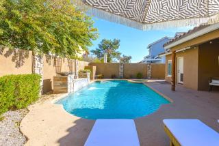 Boho 4BR Retreat with Heated Pool, Spa and Tiki Bar - 8