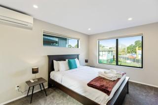 Summit Crest Townhouse with Parking and Air-con - 9