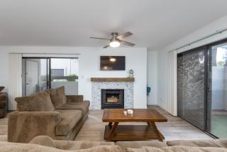 Walkable 2BR in Old Town with Heated Pool and More - 9