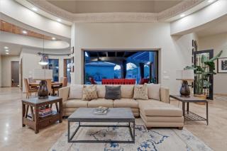 Romantic 4BR Hacienda with Pool, Spa and Close to Town - 1