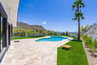 Breezy 3BR - Private Pool, Chefs Kitchen and More - Phoenix - 1