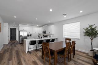 New 4BR and Bunk Room - Mountain Views and Fire Pit - 4