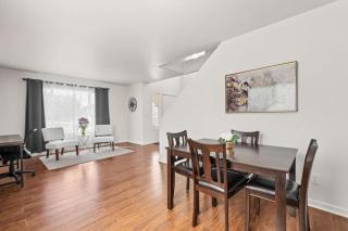 Spacious SIX Bedroom, Great Location - 6