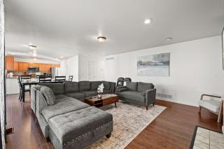 Spacious SIX Bedroom, Great Location - 4