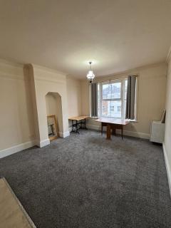 Central Gravesend 1 Bed Flat - 5