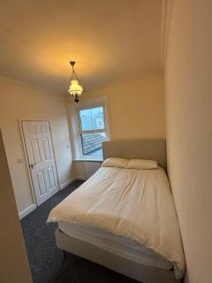 Central Gravesend 1 Bed Flat - 4