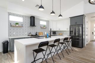 Epic 4BR with Mini-Golf and Pool - Near Downtown - 3