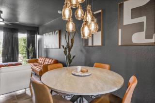 2BR Townhome with Pool and BBQ - Walk to Old Town - 4