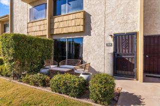 2BR Townhome with Pool and BBQ - Walk to Old Town - 1