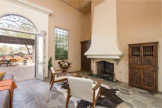 Chic 3BR Estate with Stables, Pool and Pickleball - 7