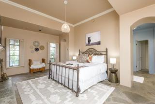 Chic 3BR Estate with Stables, Pool and Pickleball - 1