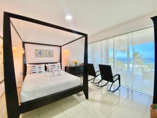 Cozy Beach Front Condo, Pool - La Puntica de Juan Dolio - 1