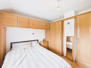 Spacious 5 BR Brighton Home with Parking - 8