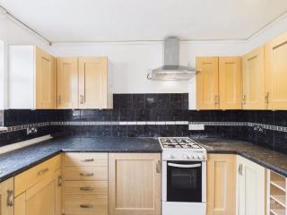 Spacious 5 BR Brighton Home with Parking - 7