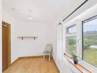 Spacious 5 BR Brighton Home with Parking - 9