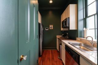 5 New Orleans Themed Units in FQ with Pool - 9