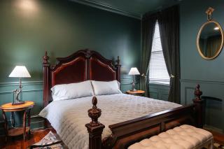 5 New Orleans Themed Units in FQ with Pool - 3