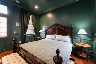 5 New Orleans Themed Units in FQ with Pool - 2