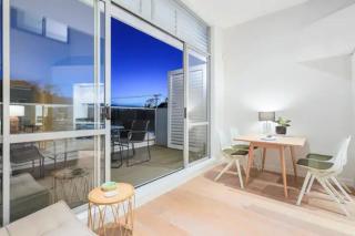 Light-Filled Stay Steps from Ponsonby w Parking - 0