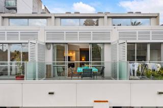 Light-Filled Stay Steps from Ponsonby w Parking - 8