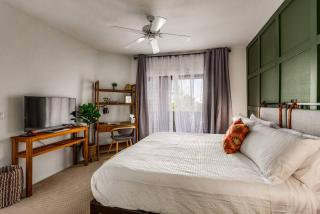 Resort-style 1BR - Walkable - Putting Green - Pool - 8