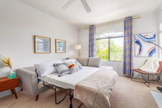 Resort-style 1BR - Walkable - Putting Green - Pool - 4