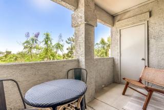 Resort-style 1BR - Walkable - Putting Green - Pool - 2