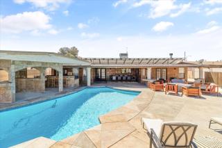 Spacious 5BR with Pool and Fire Pit - Sleeps 14 - 1
