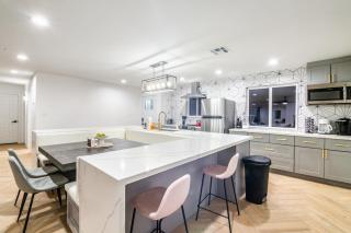 5BR with Heated Pool and BBQ - Sleeps 12 - Near Trails - 4