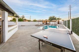 5BR with Heated Pool and BBQ - Sleeps 12 - Near Trails - 9