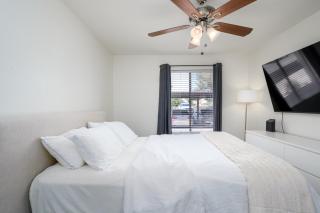 2BR Gated Condo - Pool and Gym Near Old Town - 1