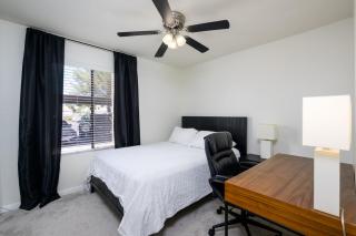 2BR Gated Condo - Pool and Gym Near Old Town - 7