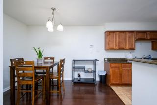 2BR Gated Condo - Pool and Gym Near Old Town - 3