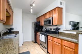 2BR Gated Condo - Pool and Gym Near Old Town - 9