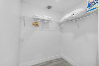 Modern 3BR Pool Home Near Pompano Beach and Pier - 9