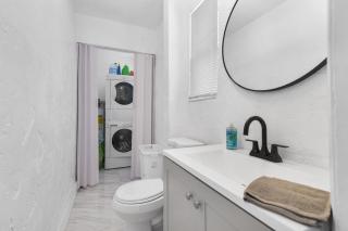 Modern 3BR Pool Home Near Pompano Beach and Pier - 2