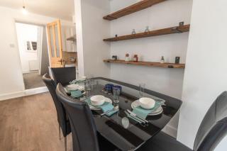 Charming 3 Bed House with Garden - 1