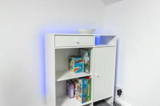 Charming 3 Bed House with Garden - 4