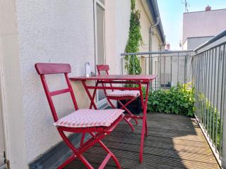 1A-LAGE, Blick - 2 großzügige Zimmer mit Balkon & Bad auf eigener Etage -- SUPER CENTRAL, view - 2 big rooms with balcony & bathroom - 4