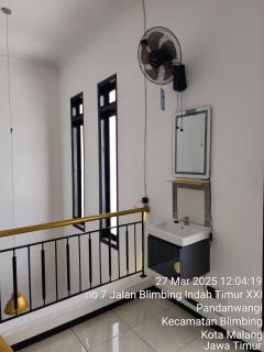 Neomi Homestay Malang - 1