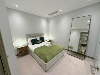 3-bedroom flat with Private Patio in Mayfair near Oxford Street, Marble Arch, Hyde Park - 2